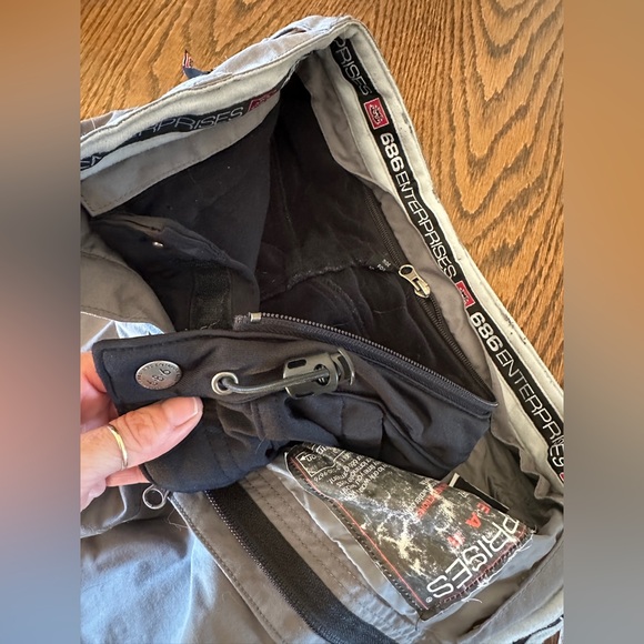 686 Enterprises snowboard pants - Picture 2 of 3